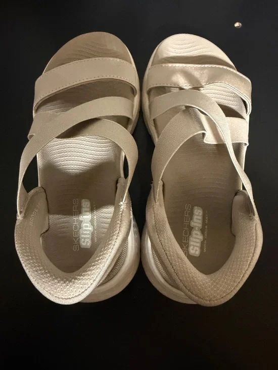 Skechers Women's Slip-ins GoWalk Sandals
Size 6 - Picture 3 of 7